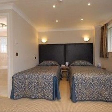 Barn Hotel London Ruislip Habitación foto