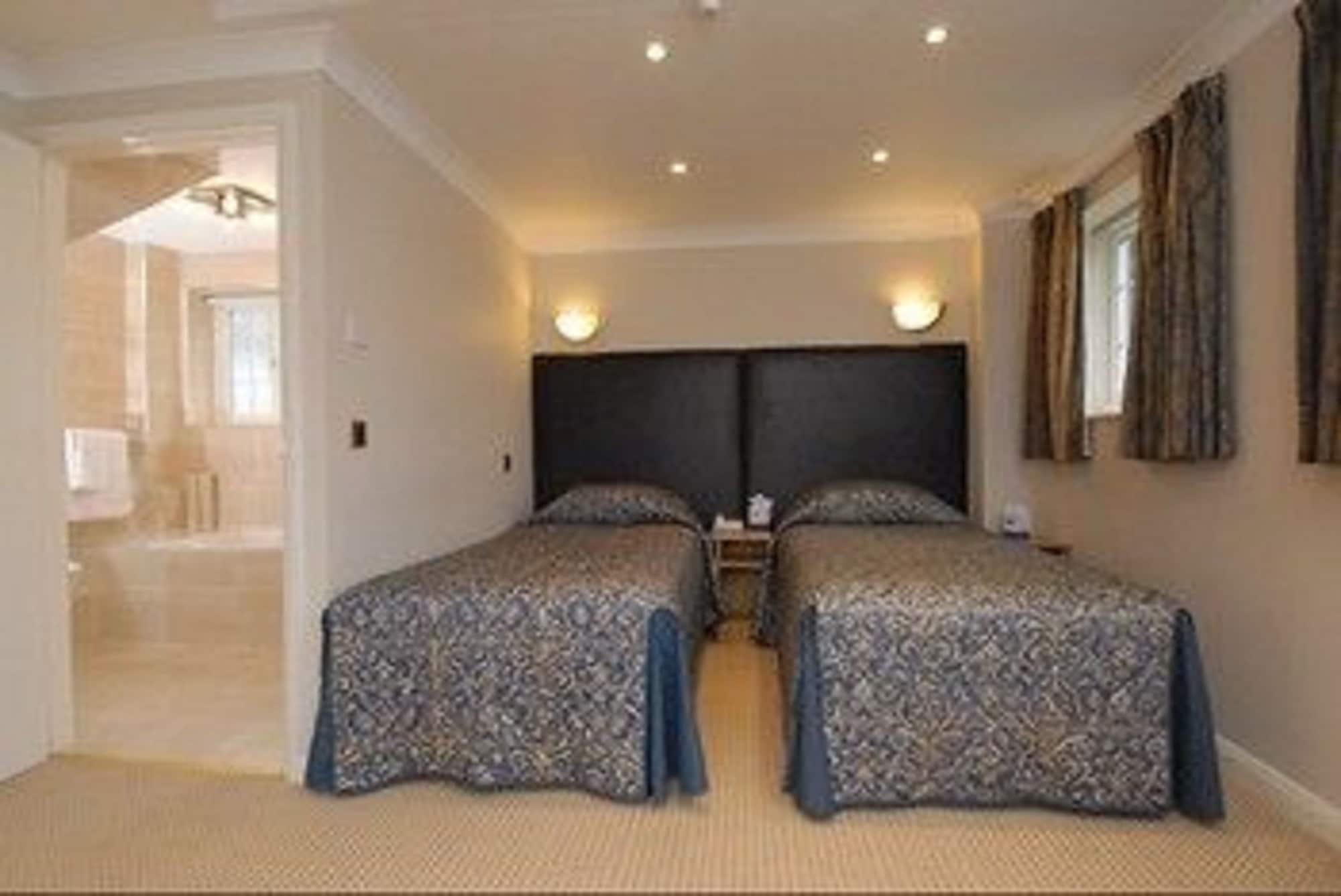 Barn Hotel London Ruislip Habitación foto