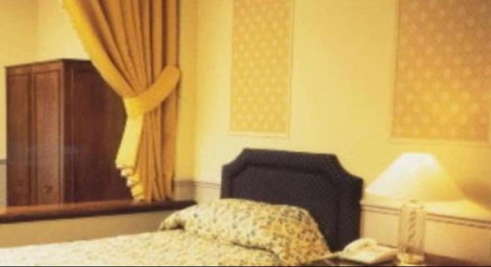 Barn Hotel London Ruislip Exterior foto