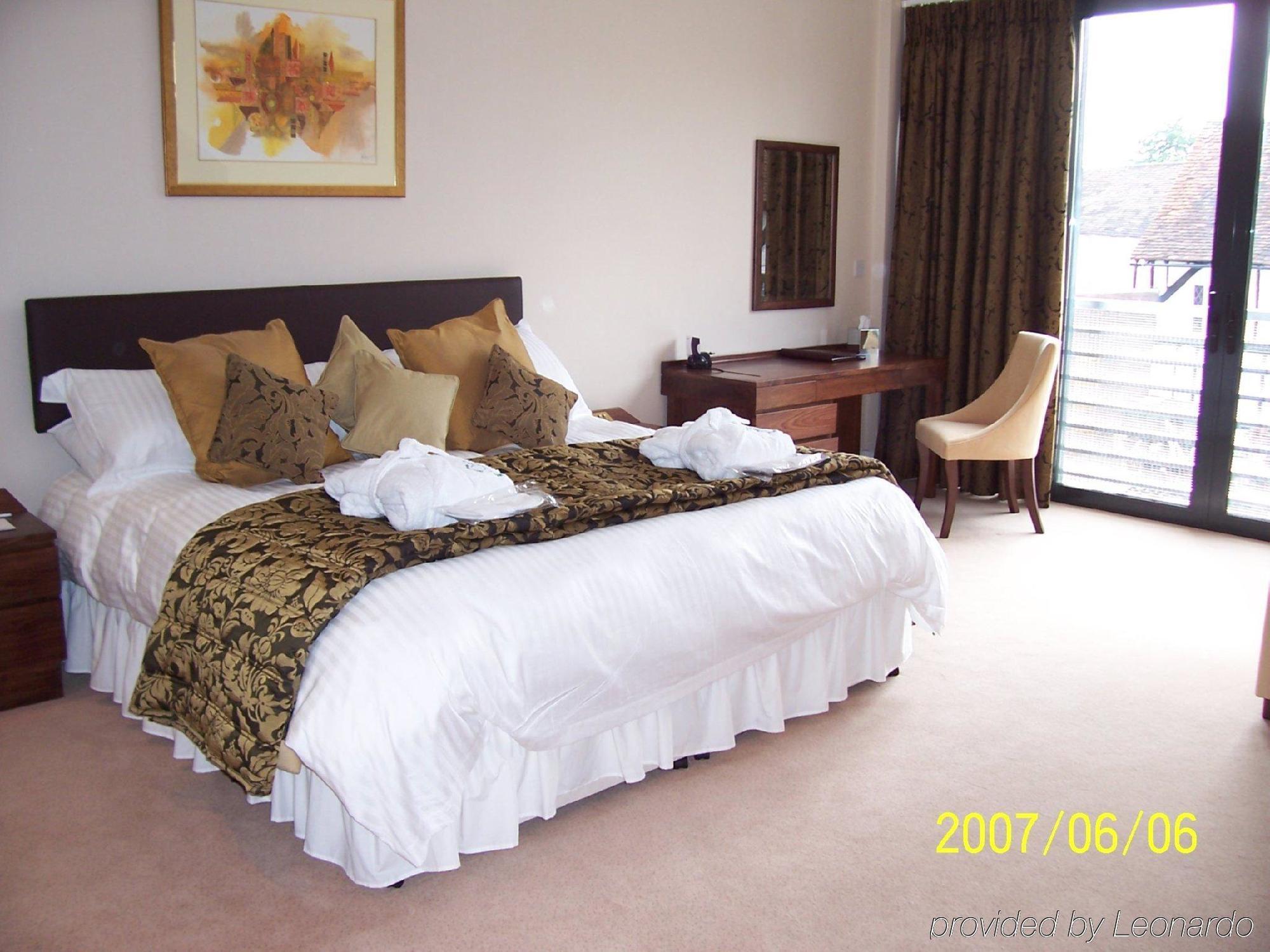 Barn Hotel London Ruislip Habitación foto